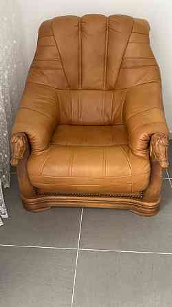 Продам кожаный диван и кресло  Астана