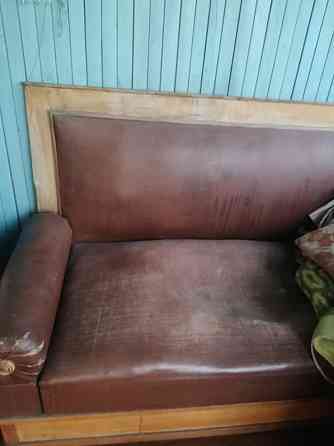 Старинный диван. Караганда
