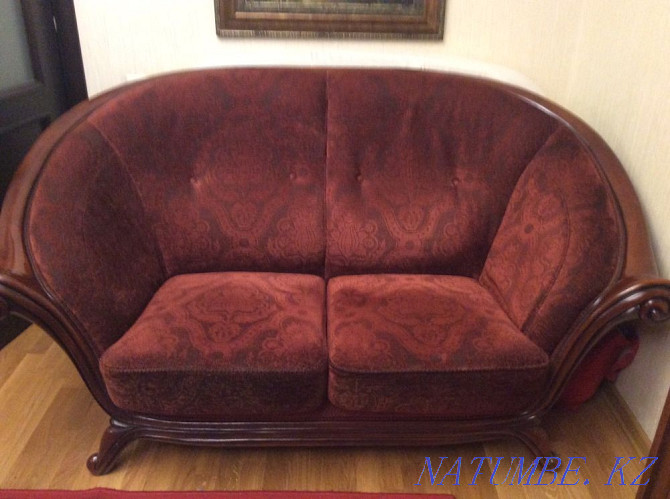 Sofa solid mahogany, upholstered in panne. Italy. Almaty - photo 1