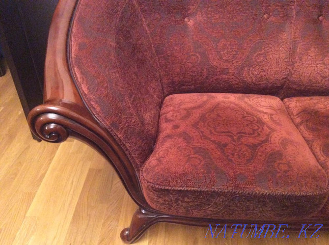 Sofa solid mahogany, upholstered in panne. Italy. Almaty - photo 2