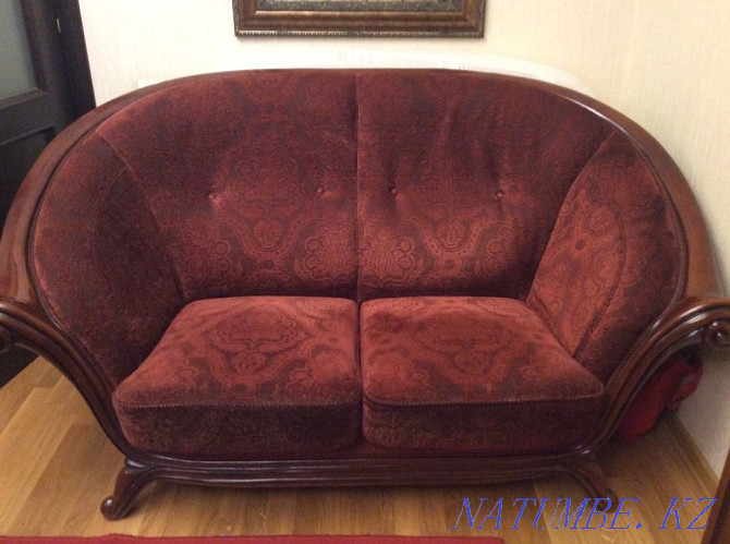 Sofa solid mahogany, upholstered in panne. Italy. Almaty - photo 3