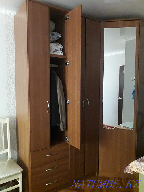 Продам шкаф и стулья Мичуринское - изображение 1