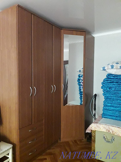 Продам шкаф и стулья Мичуринское - изображение 3