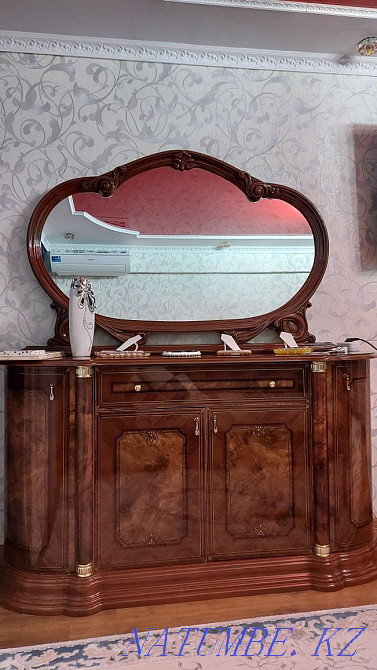 Wall and chest of drawers with mirror for sale Balqash - photo 2