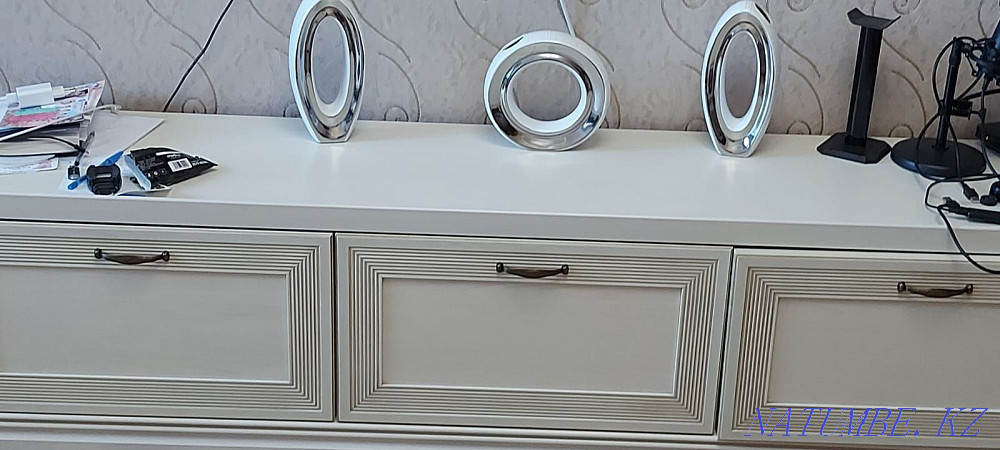 Навесные шкафы и комод , современные Астана - изображение 1