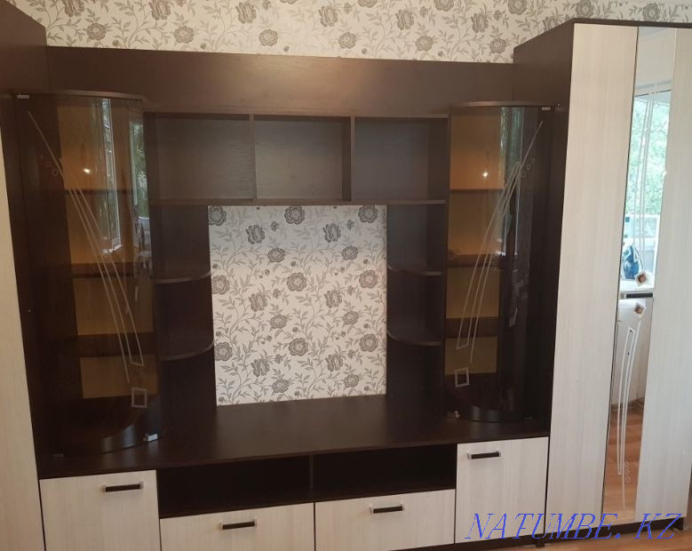 Стенка в зал, в гостиную в отличном состоянии Петропавловск - изображение 2