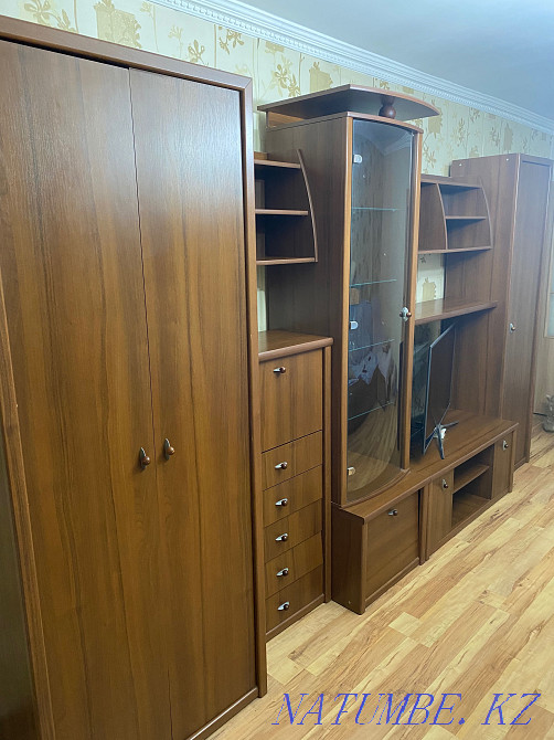 Продаётся мебель для гостиной (стенка- горка ) Шымкент - изображение 3