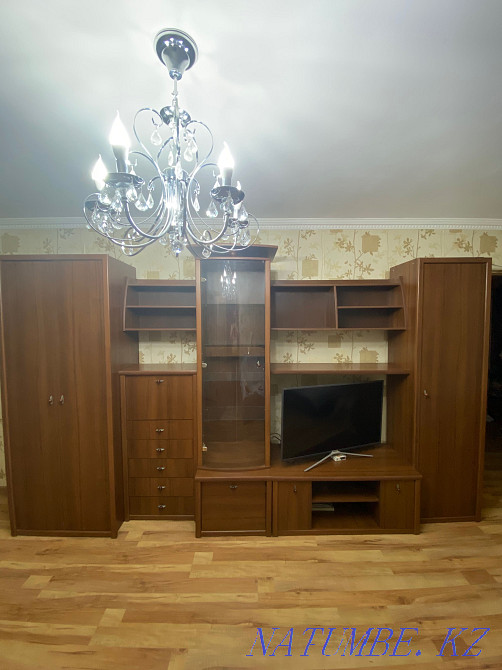 Продаётся мебель для гостиной (стенка- горка ) Шымкент - изображение 2