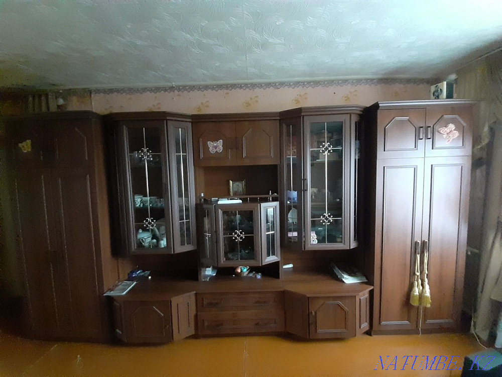 Sell wall in the hall  - photo 1