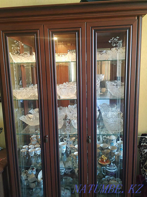 Распродажа! Шкаф витрина KaspiRED с подсветкой + комод (Беларусь) Актобе - изображение 2