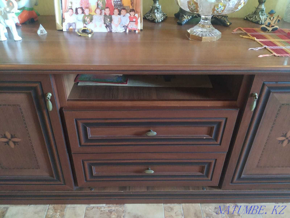 Распродажа! Шкаф витрина KaspiRED с подсветкой + комод (Беларусь) Актобе - изображение 4
