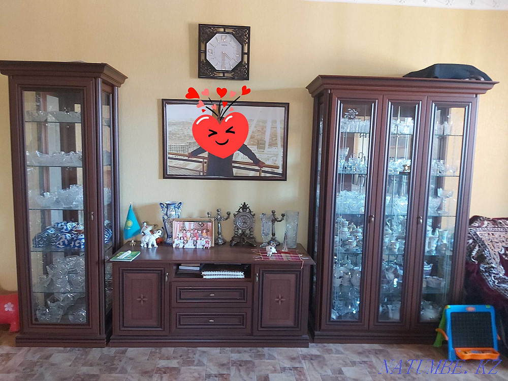 Распродажа! Шкаф витрина KaspiRED с подсветкой + комод (Беларусь) Актобе - изображение 1