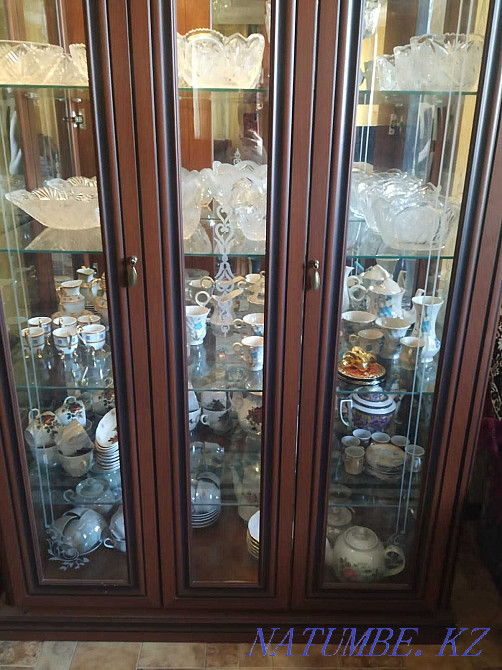 Распродажа! Шкаф витрина KaspiRED с подсветкой + комод (Беларусь) Актобе - изображение 6