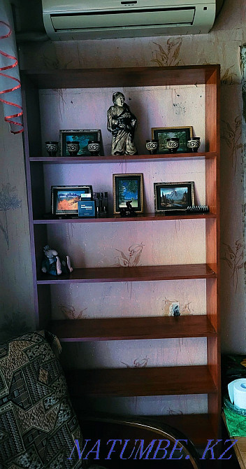 Книжная полка в отличном состоянии Гульдала - изображение 1