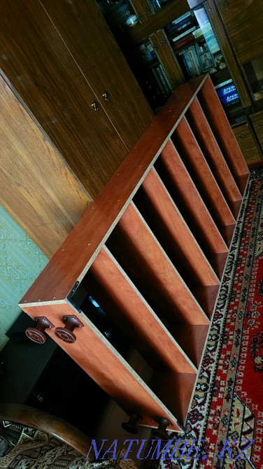 Книжная полка в отличном состоянии Гульдала - изображение 2