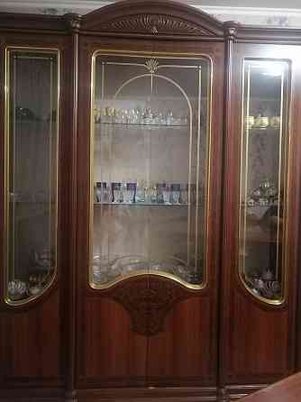 Продам гостинный гарнитур стол тумба зеркало комод сервант стенка Astana