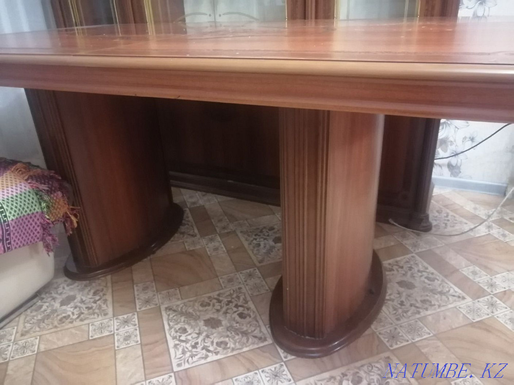 Продам гостинный гарнитур стол тумба зеркало комод сервант стенка Астана - изображение 4