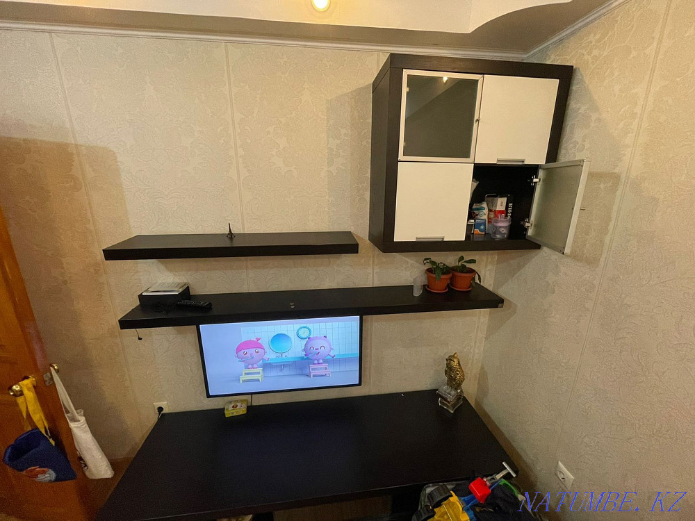 Продам полки настеннные, стол Акбулак - изображение 1