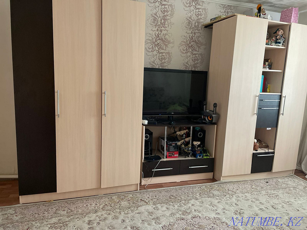 Горка для зала,удобный большой шкаф Сатпаев - изображение 1