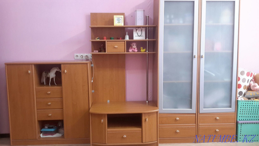 Шкаф-стенка, 3 секции, в хорошем состоянии Астана - изображение 2