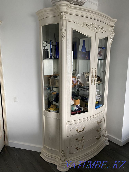 Деревянный шкаф витрину, дерево дуб резной Астана - изображение 1