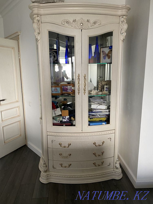 Деревянный шкаф витрину, дерево дуб резной Астана - изображение 2