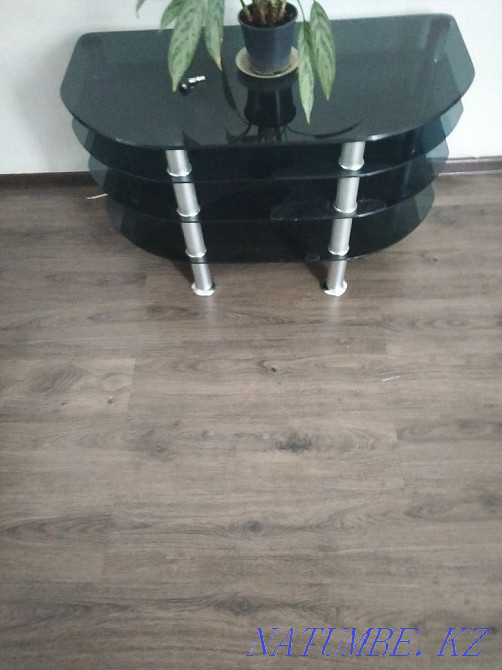 glass tv table for sale Мичуринское - photo 1
