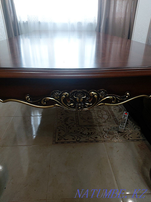 Продам стол красивый большой деревянный размер 108*240(разложенный.300 Павлодар - изображение 2