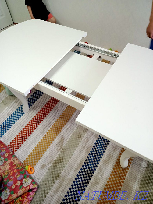 I sell a white table Нуркен - photo 4