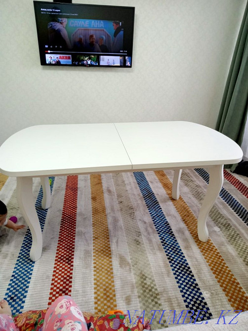 I sell a white table Нуркен - photo 1