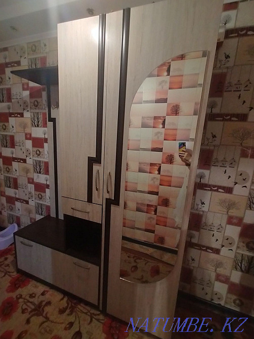 Срочно.Прихожая в отличном состоянии цена 37000 пишите на Вацап. Аксу - изображение 3