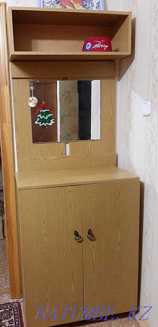 Selling a wardrobe with a mirror in the hallway. Oral - photo 3