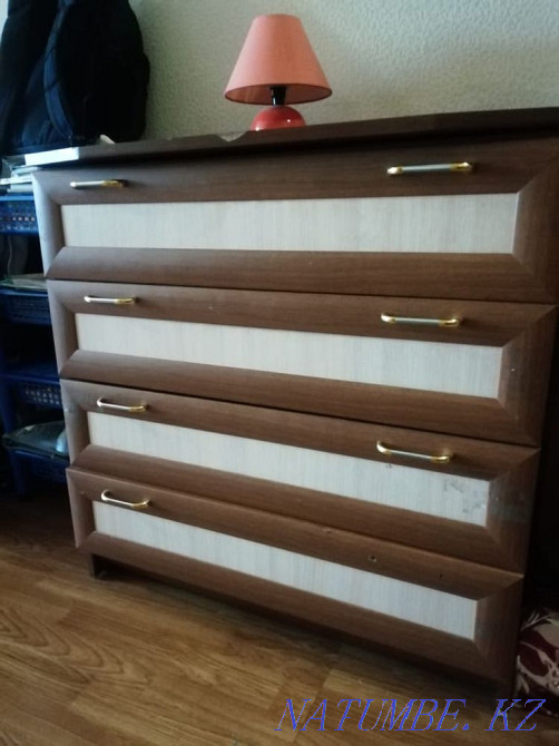 Б/у шкаф, требует небольшой реставрации Астана - изображение 1