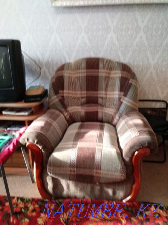 Urgent! 2 sofas toilet table carpets palace 2 chairs for 5 thousand each, 2 joint beds Petropavlovsk - photo 1