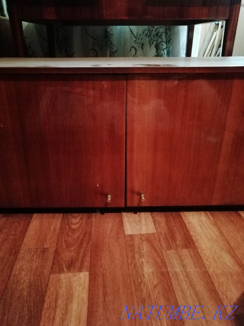 Продам тумбочку на ножка Усть-Каменогорск - изображение 2