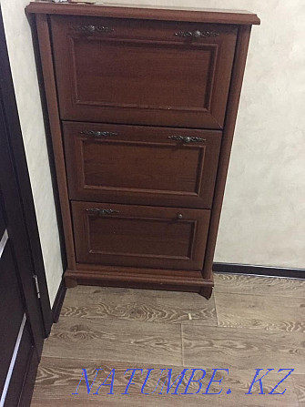 Urgently selling a closet for the hallway and shoe rack Almaty - photo 2