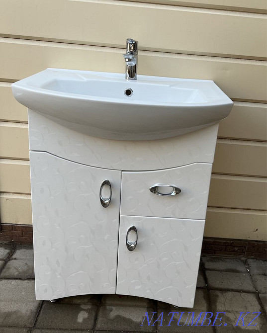 Sink with cabinet and mirror Karagandy - photo 1