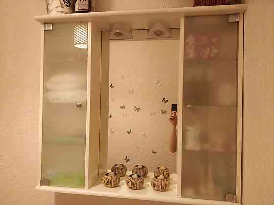 Шкафчик с зеркалом в ванную комнату Есик