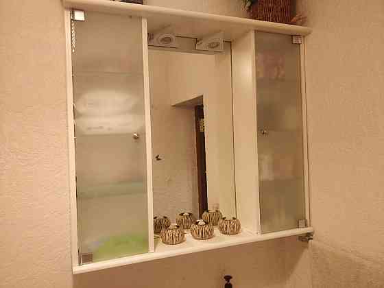 Шкафчик с зеркалом в ванную комнату Esik