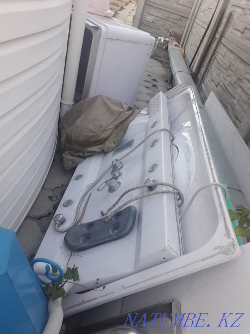 Shower cabin with bathtub  - photo 1