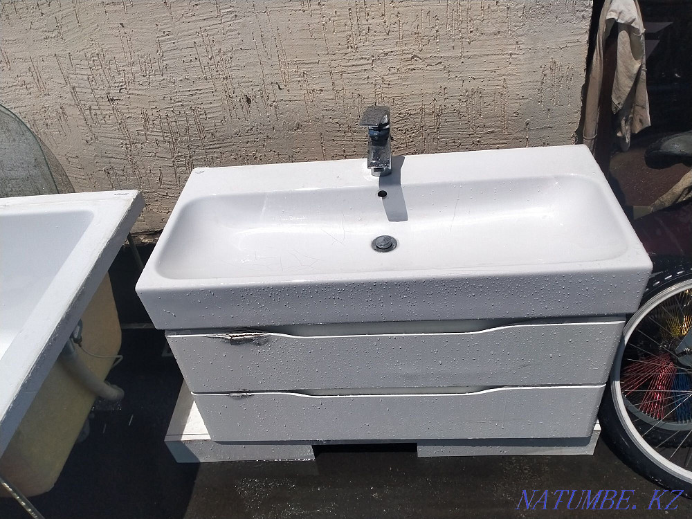 Bathroom furniture  - photo 4