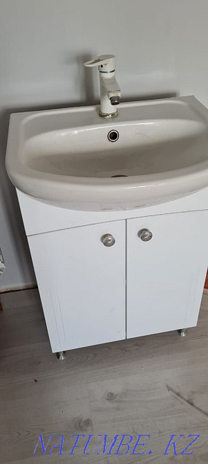Шкаф и раковина в комплекте  - изображение 1