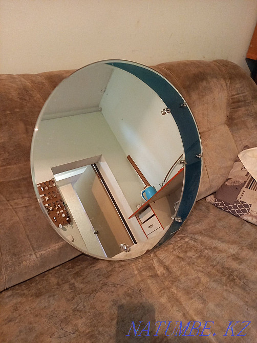 Продам зеркало для ванной или прихожки.d..70 см..б/у но в отличном сос Жезказган - изображение 1