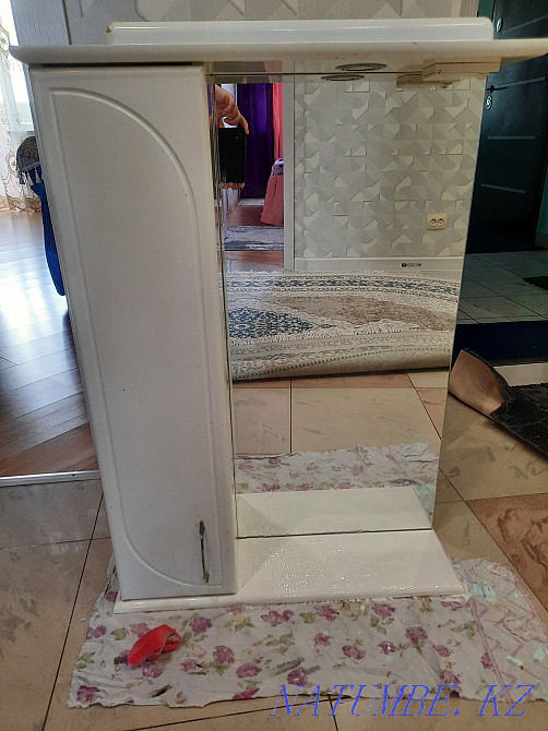 Wall cabinet with bathroom mirror  - photo 1
