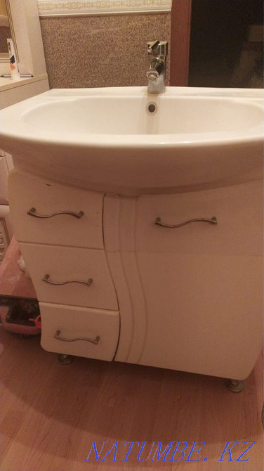 Тумба с раквиной и зеркалом Балыкши - изображение 1