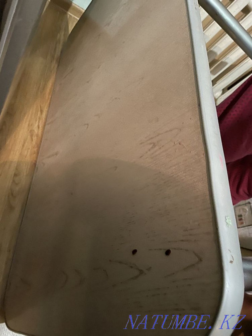 Үстел жақсы жағдайда, бетінде сызат жоқ.  Астана - изображение 1