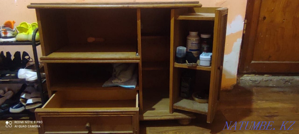 Продам стол и тумбу деревянную Мичуринское - изображение 2