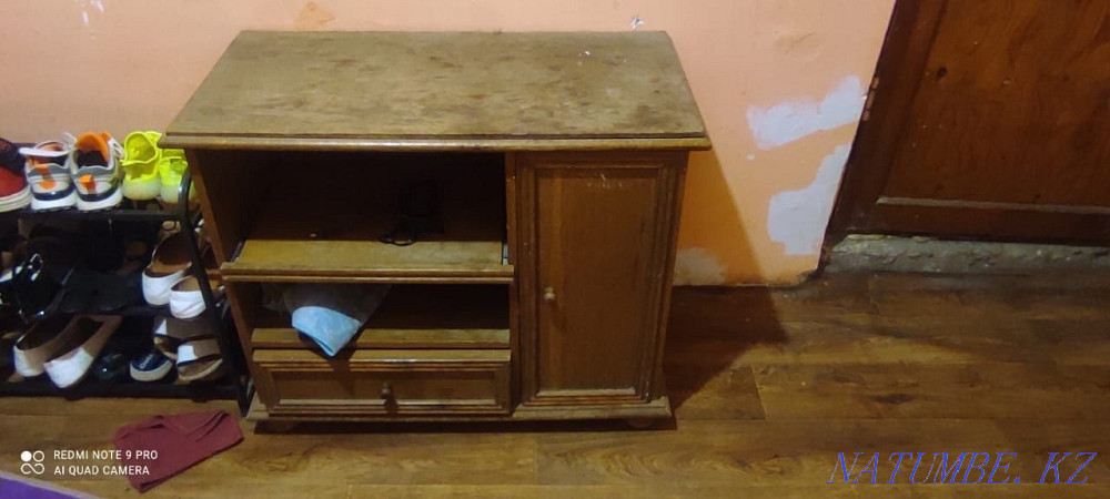 Продам стол и тумбу деревянную Мичуринское - изображение 3