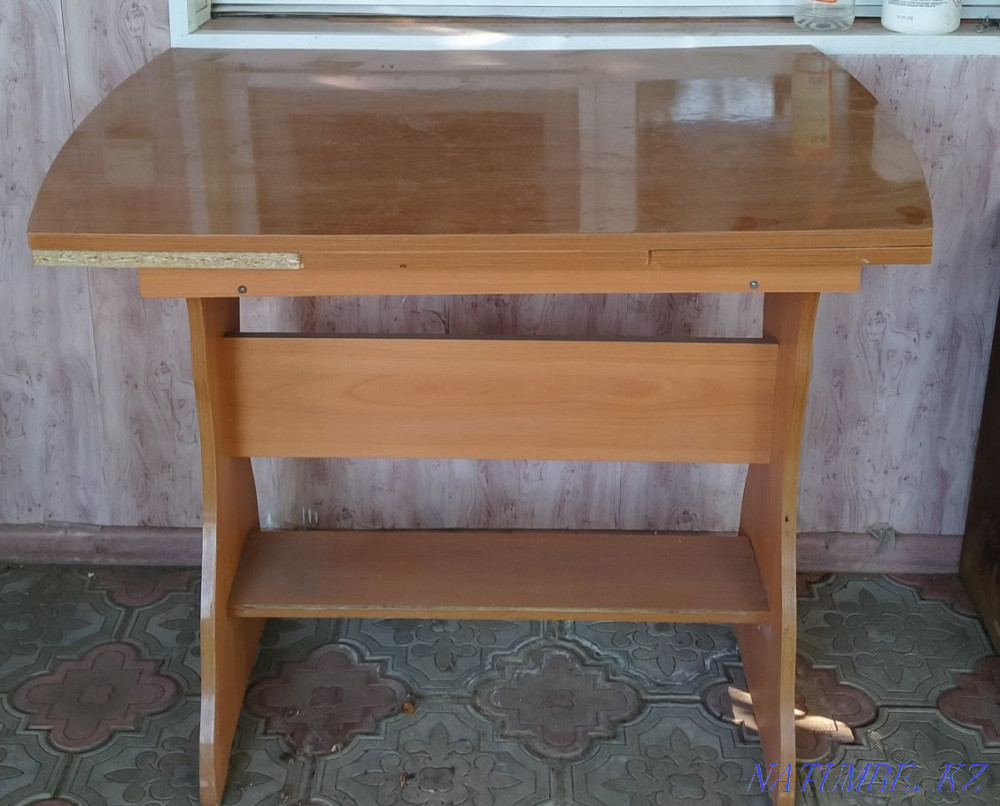 Продам стол и тумбу деревянную Мичуринское - изображение 1
