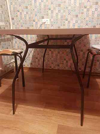 Продаю кухонный стол в хорошем состоянии  Қарағанды